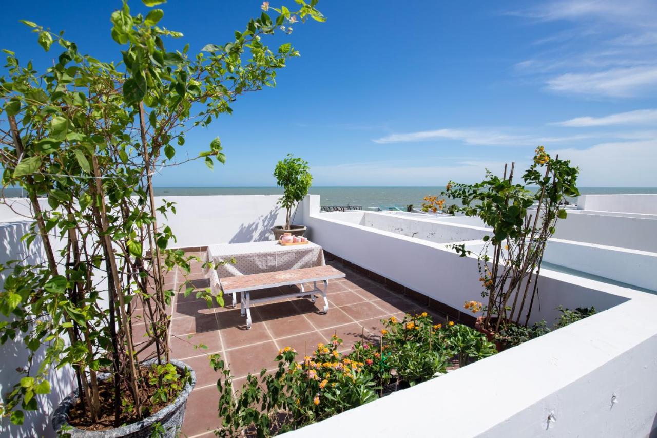 Okinawa Villas And Beach Club - Oceanami Resort Long Hai Exteriör bild