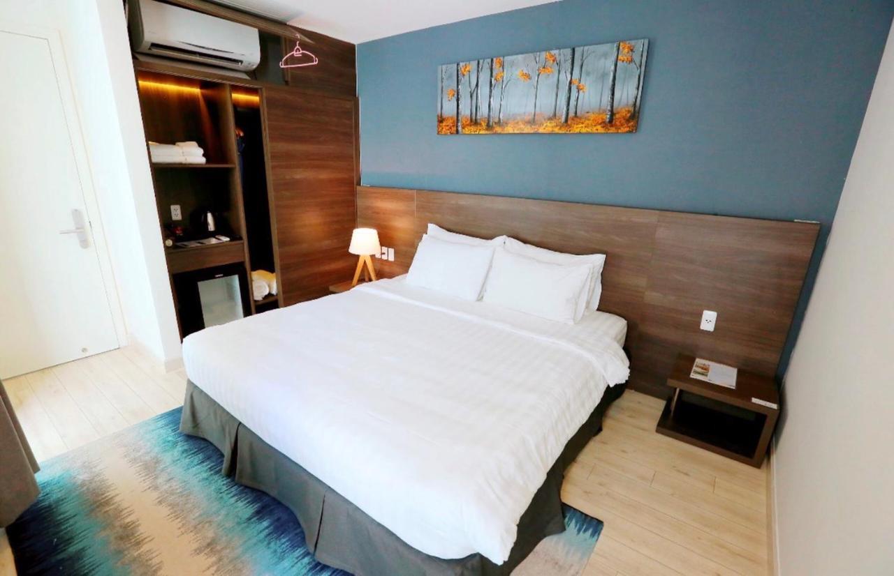 Okinawa Villas And Beach Club - Oceanami Resort Long Hai Exteriör bild