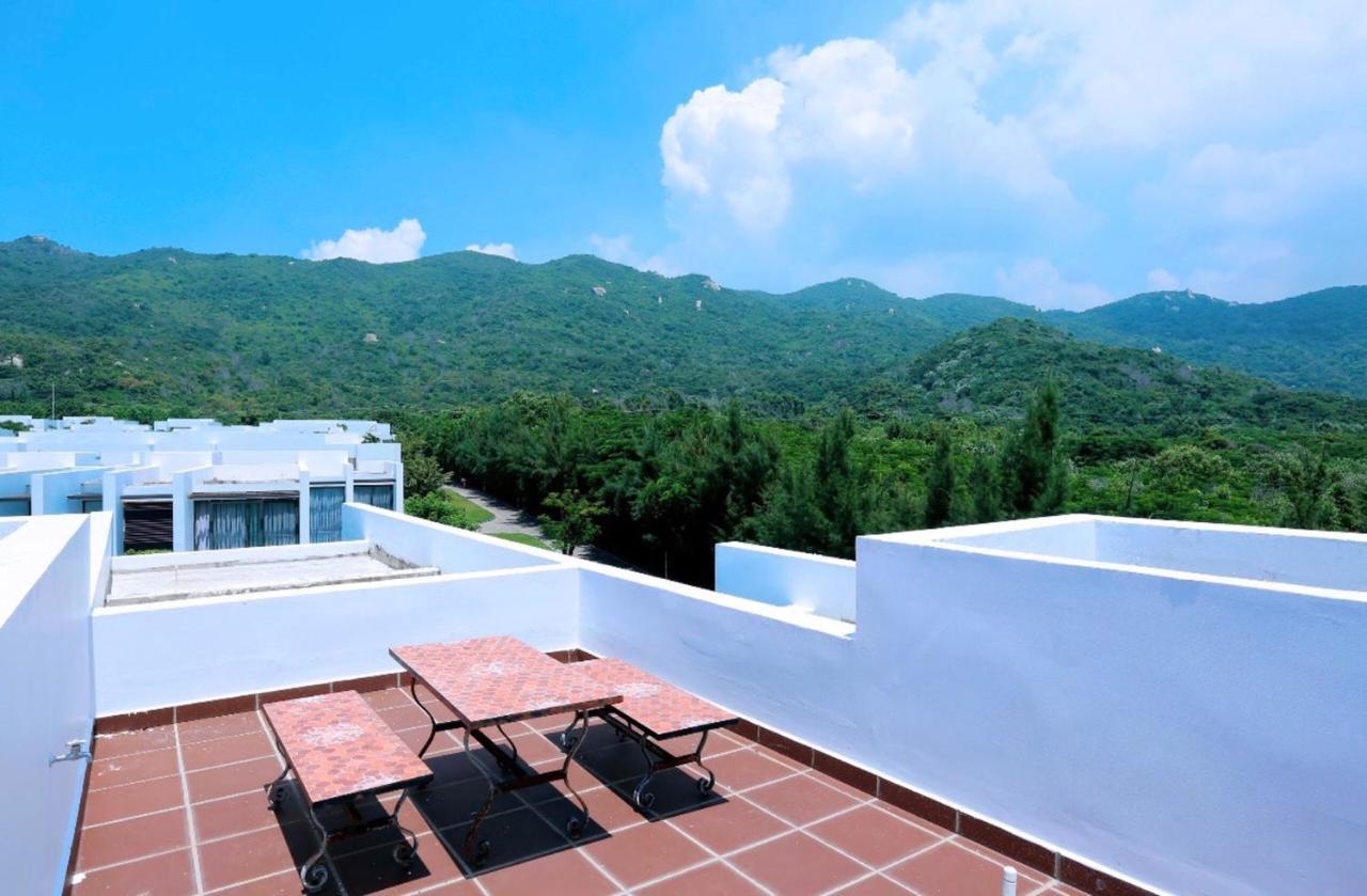 Okinawa Villas And Beach Club - Oceanami Resort Long Hai Exteriör bild